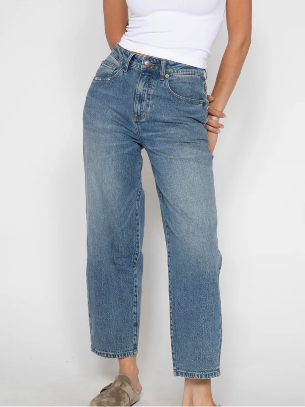 NWOT Oliver Logan Harlow Barrel Jean, Medium Blue
